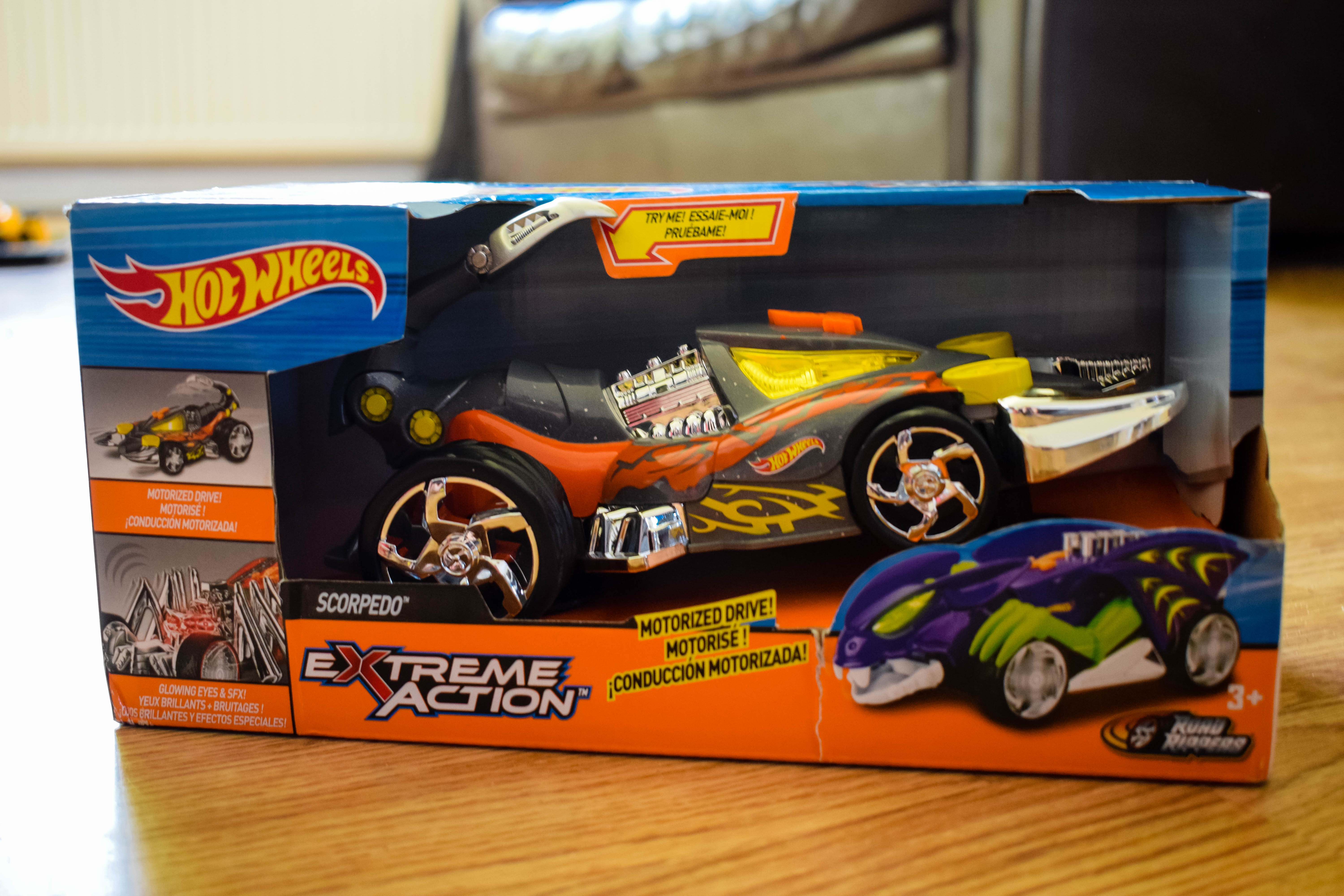 tin fornærme Mary Hot Wheels Extreme Action and Nikko Velocitrax | Review -