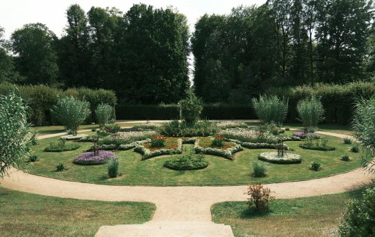 How Hiring Landscapers Near Me Transforms Your Outdoor Space