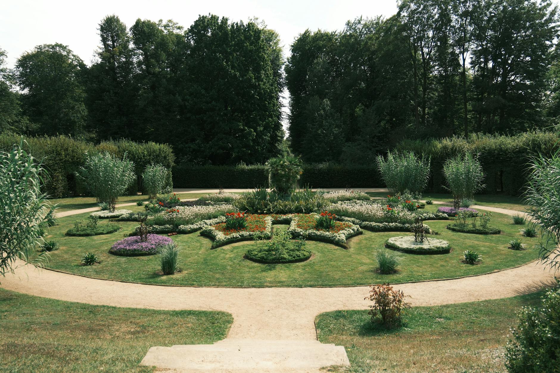 gruner garten in der orangerie in potsdam