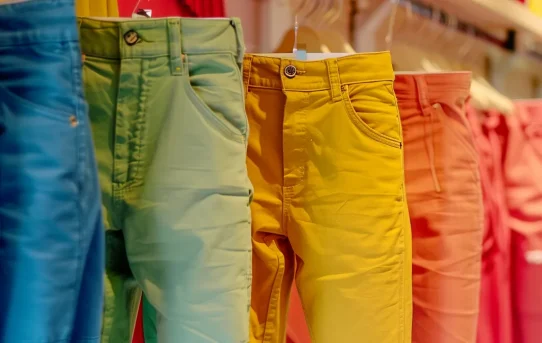 How to Style Capri and Cropped Bottoms for Warm Weather Outings